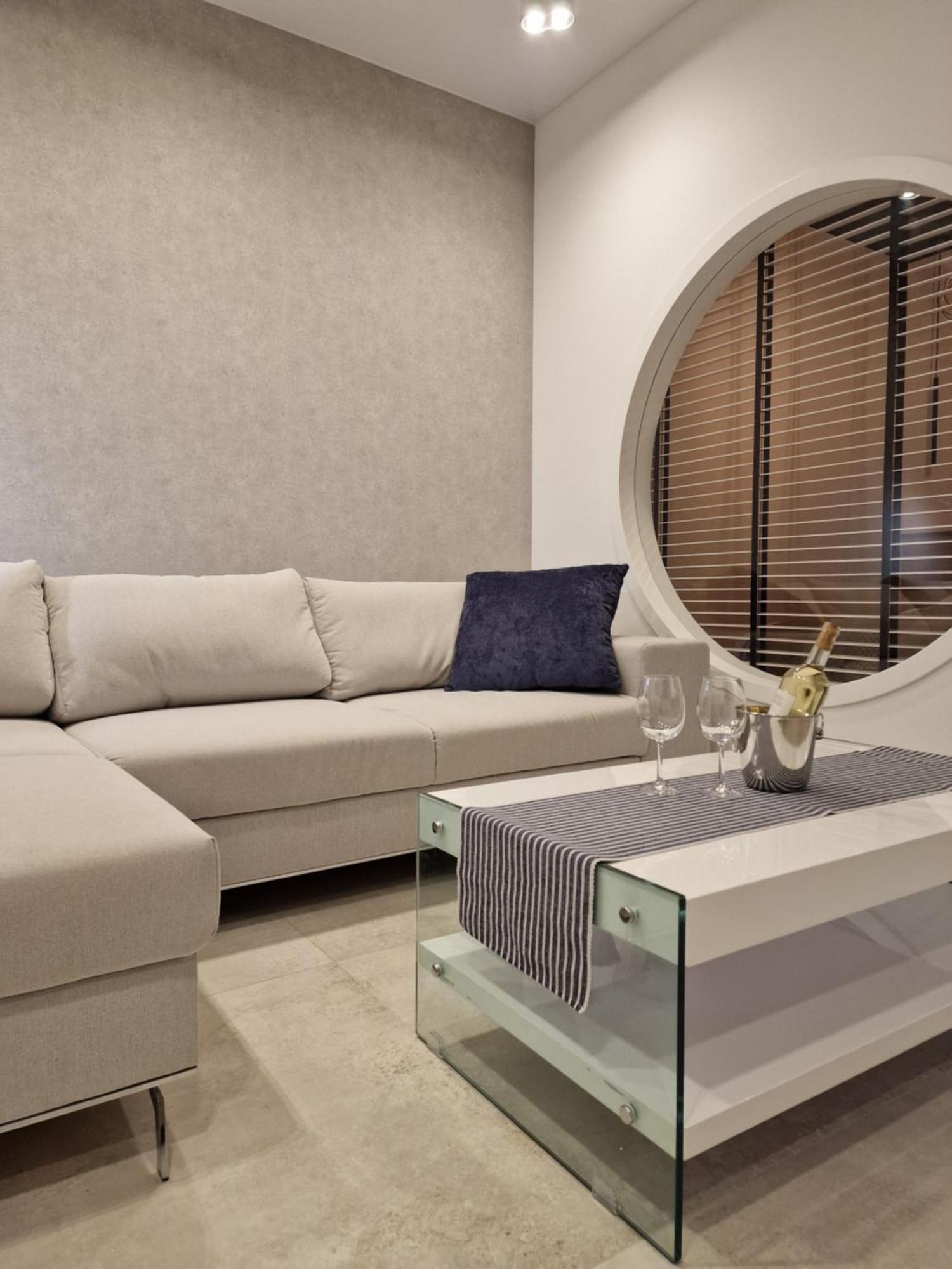 Aquarius White Apartment