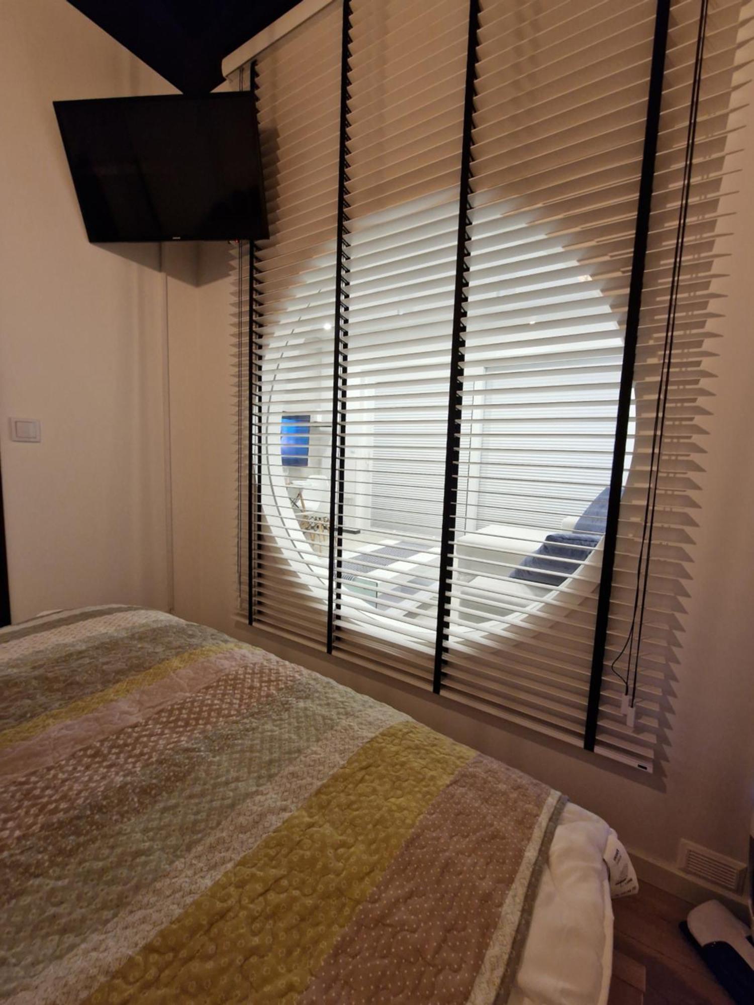 Aquarius White Apartment