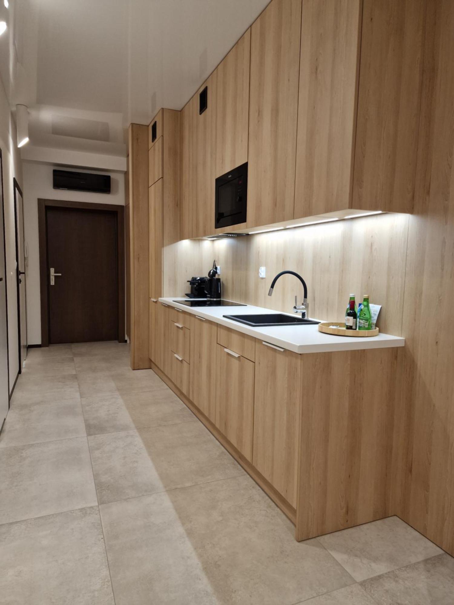 Aquarius White Apartment *
